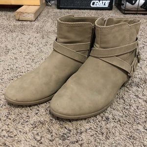 Girls size 4 bootlets